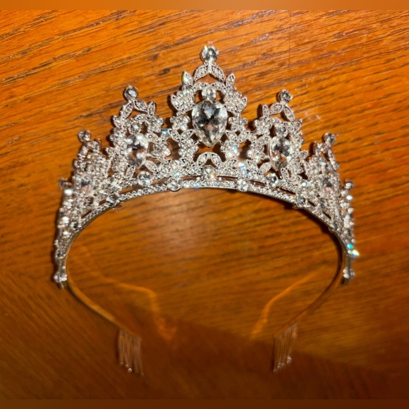 Wedding Tiara - Picture 1 of 6